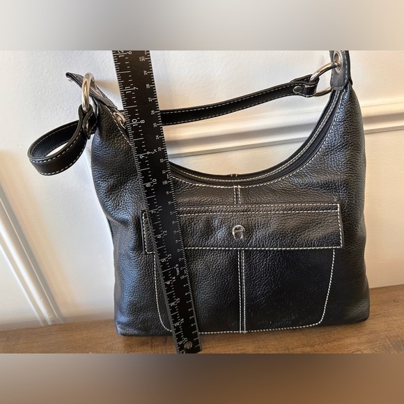 Beautiful Etienne Aigner black leather handbag in great condition - Picture 3 of 13